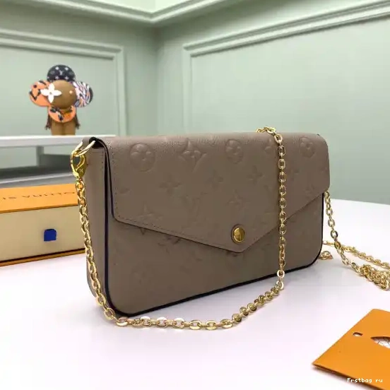 First bag ru POCHETTE FÉLICIE LOUIS VUITTON 0620